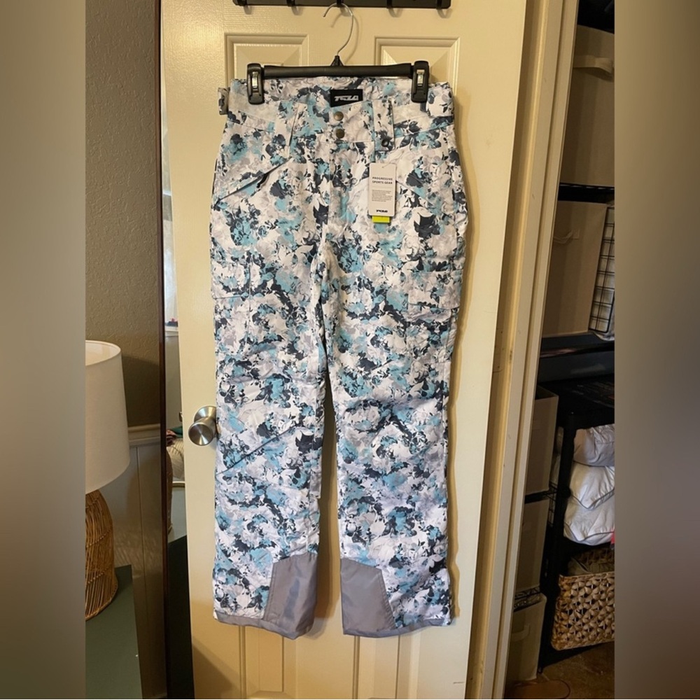 BNWT!! Cute Women’s Floral Pattern Ski/Snow Pants😍